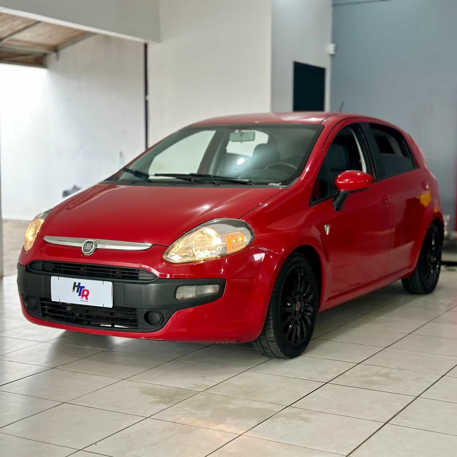 Fiat Punto Attractive Itália 1.4 F.Flex 8v 5p Mec. 2013